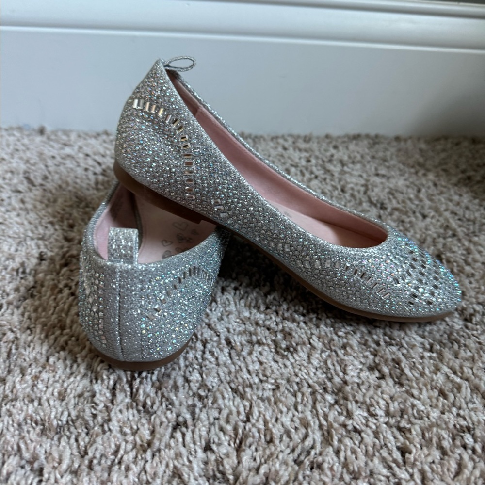 Olive & Edie Shimmer Flats Size 2 - Picture 3 of 6